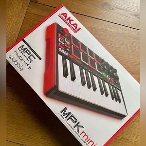 *BRAND NEW* AKAI Professional MPK mini